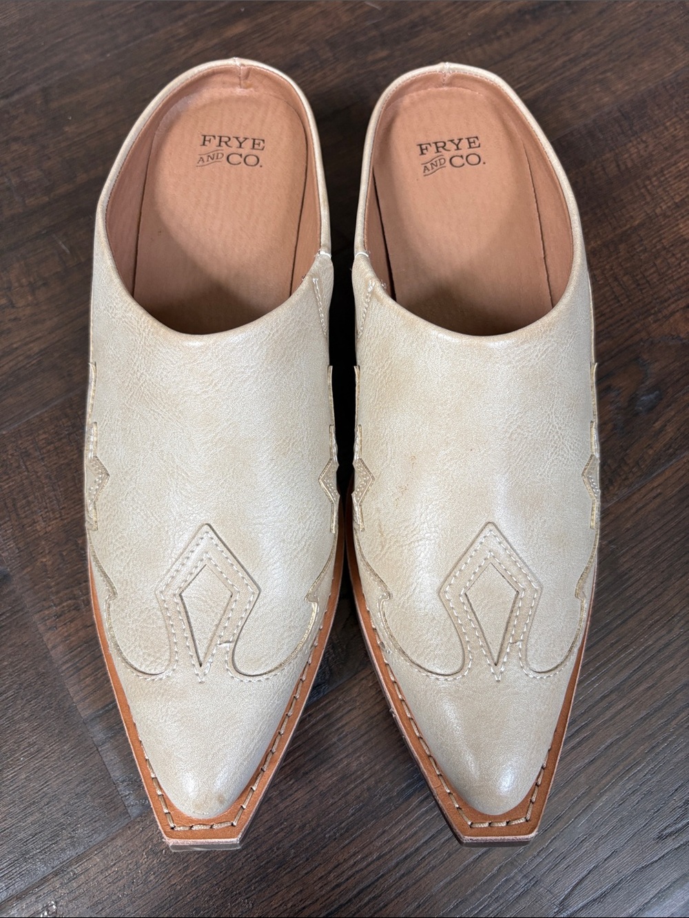 FRYE AND CO. NWOT “Irlene” women’s size 8 Cream Pointed Leather Slip-On Mules